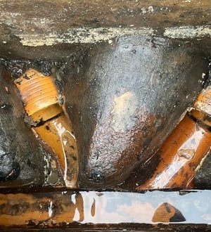 Open inspection chamber with clay pipes